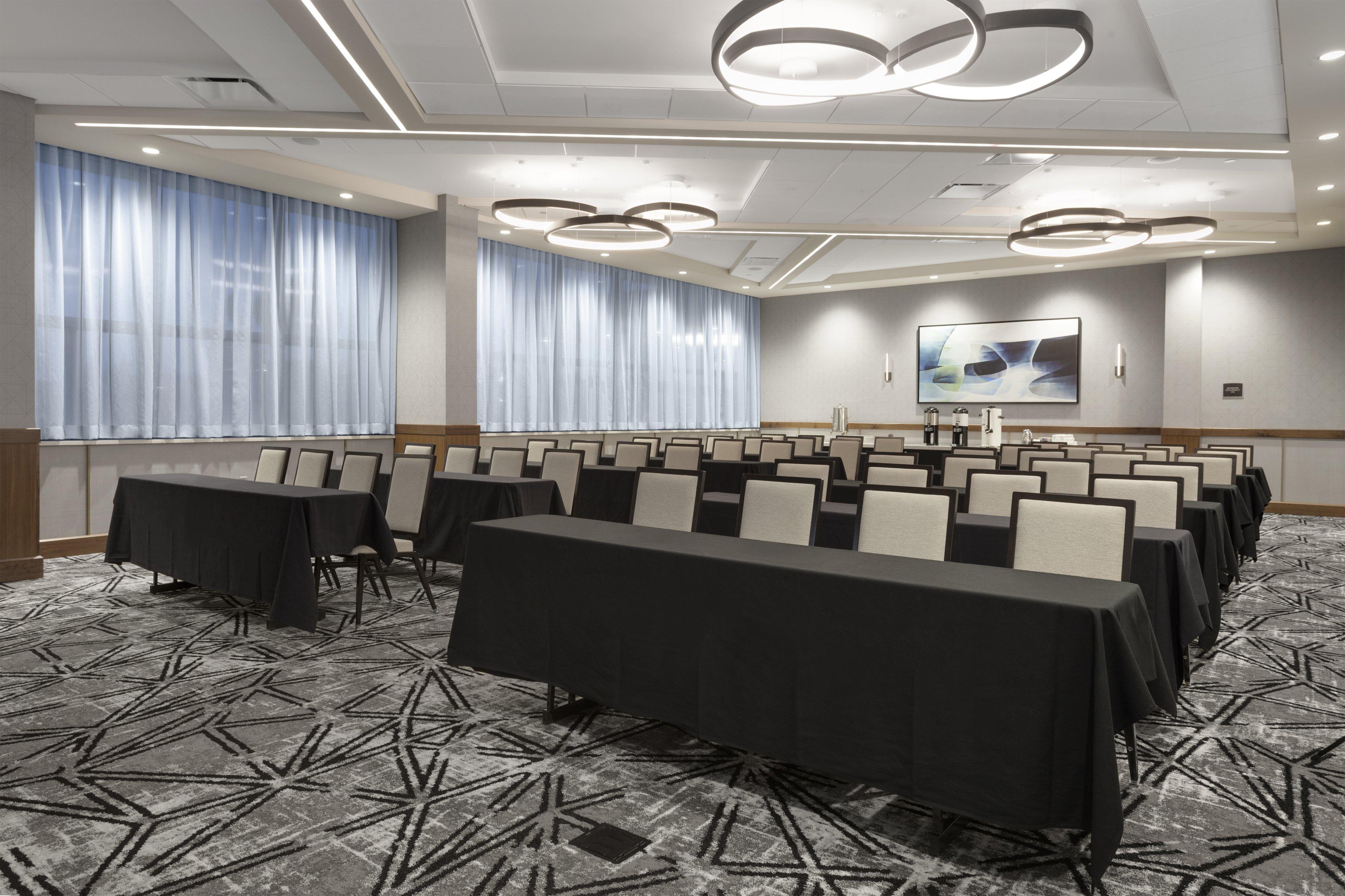 Crowne Plaza Lansing By Ihg Hotel Екстериор снимка