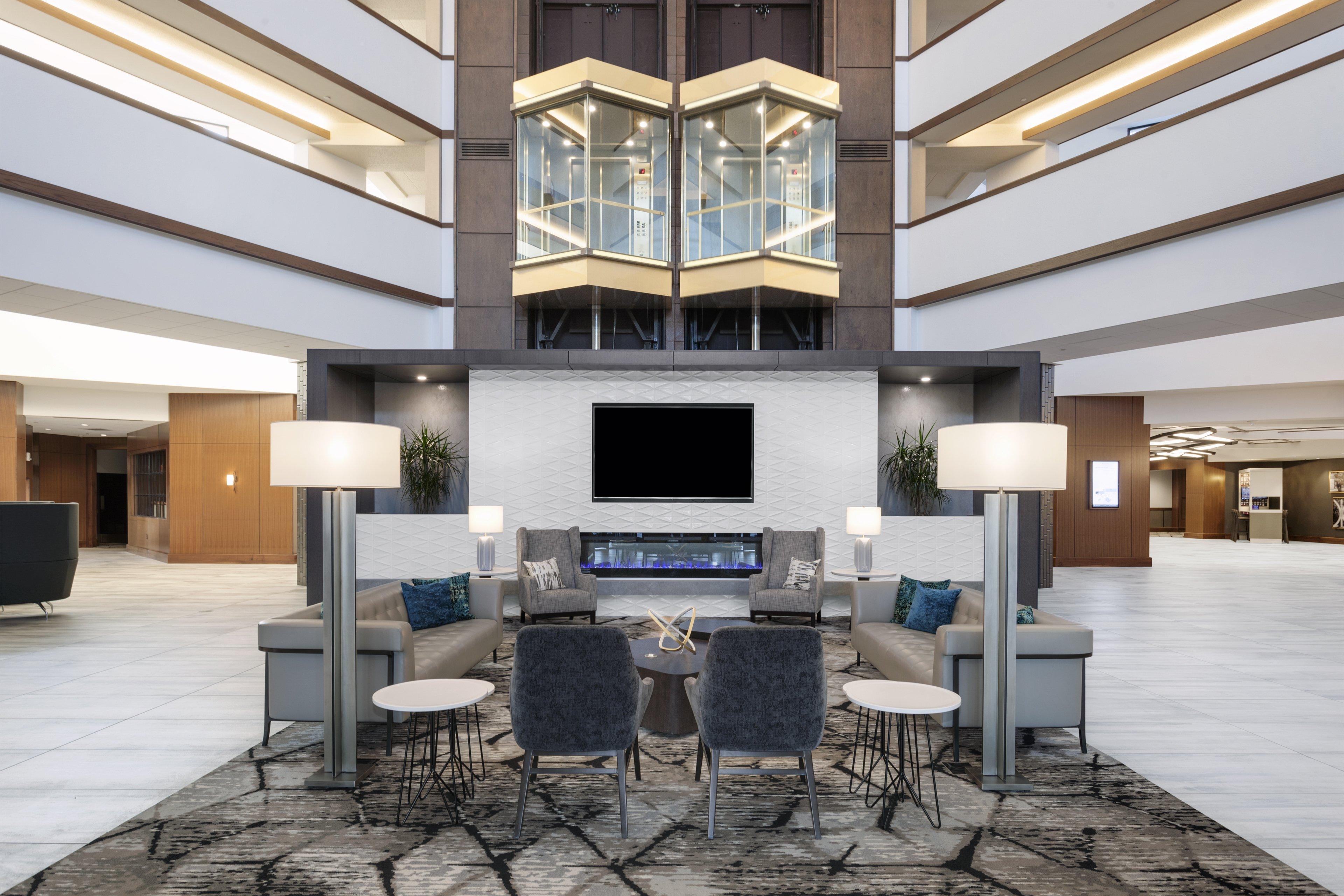 Crowne Plaza Lansing By Ihg Hotel Екстериор снимка