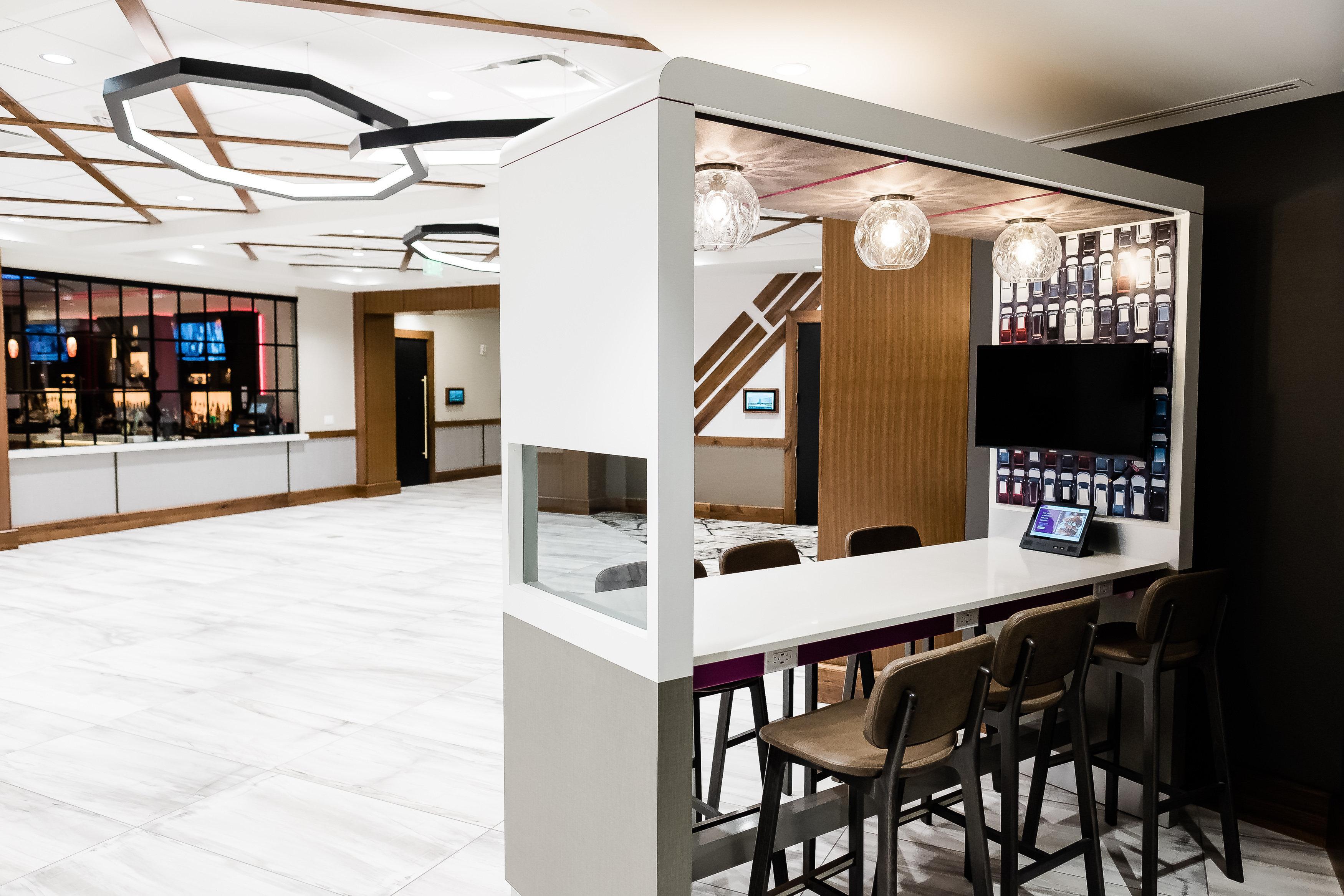 Crowne Plaza Lansing By Ihg Hotel Екстериор снимка