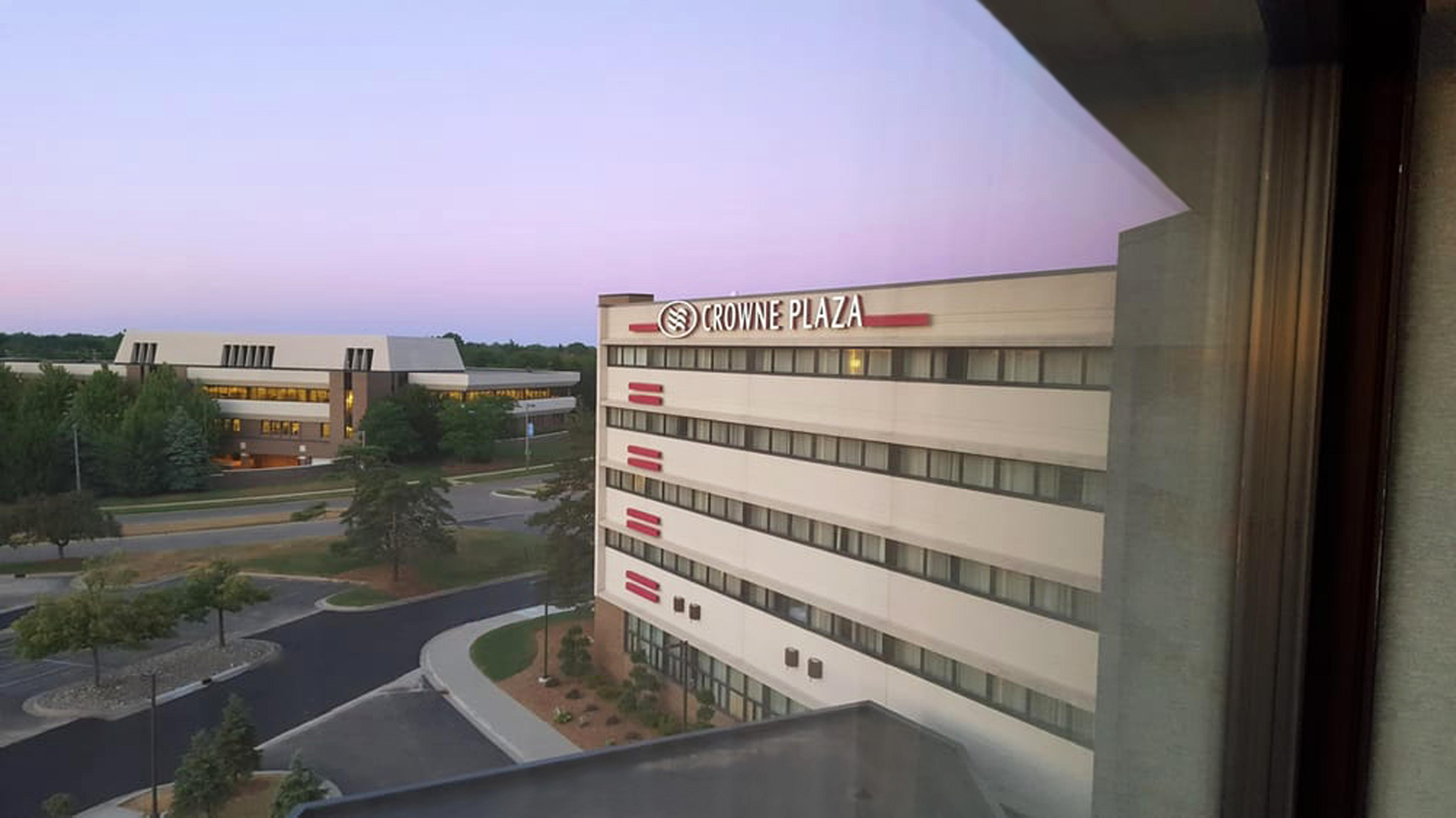 Crowne Plaza Lansing By Ihg Hotel Екстериор снимка