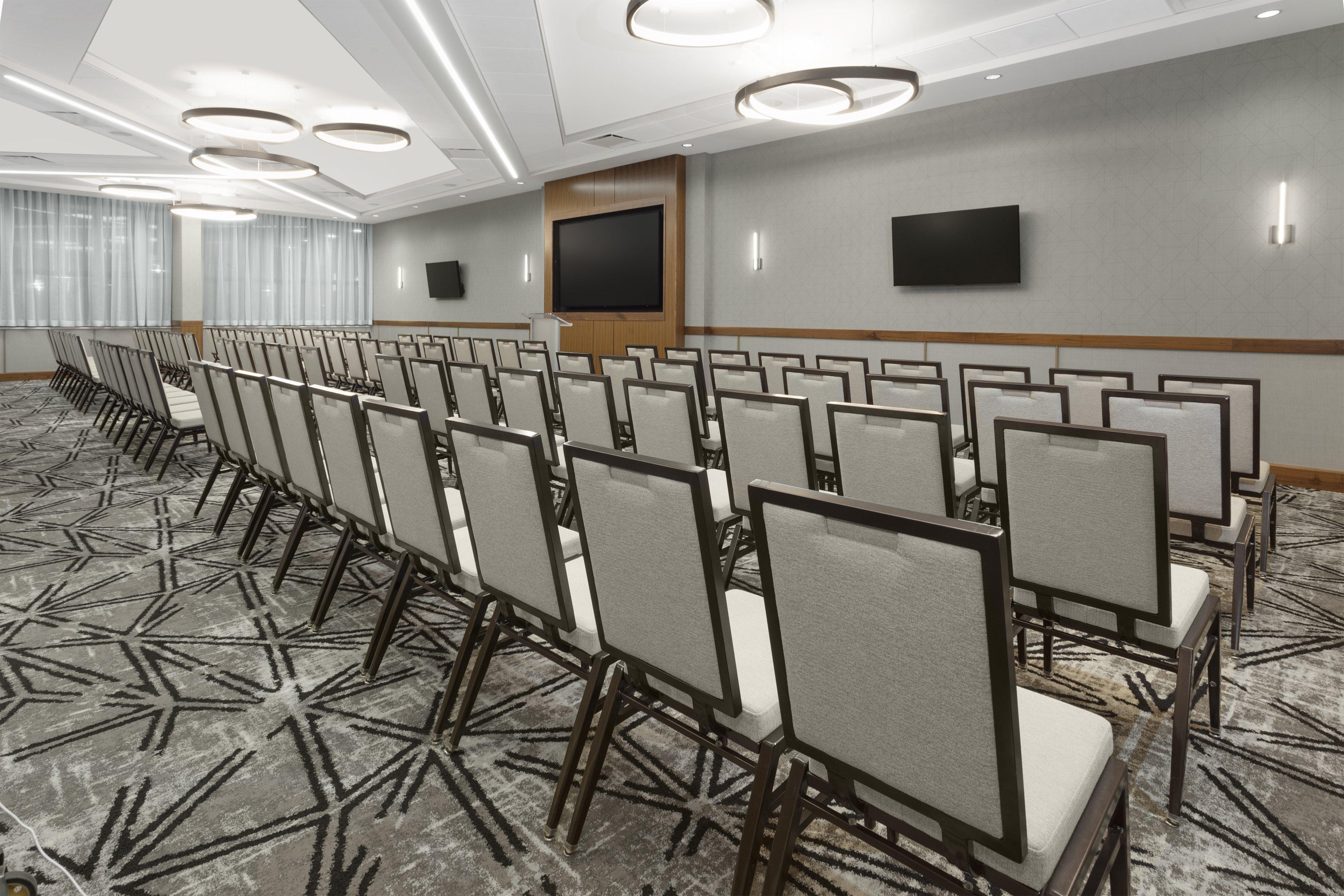 Crowne Plaza Lansing By Ihg Hotel Екстериор снимка