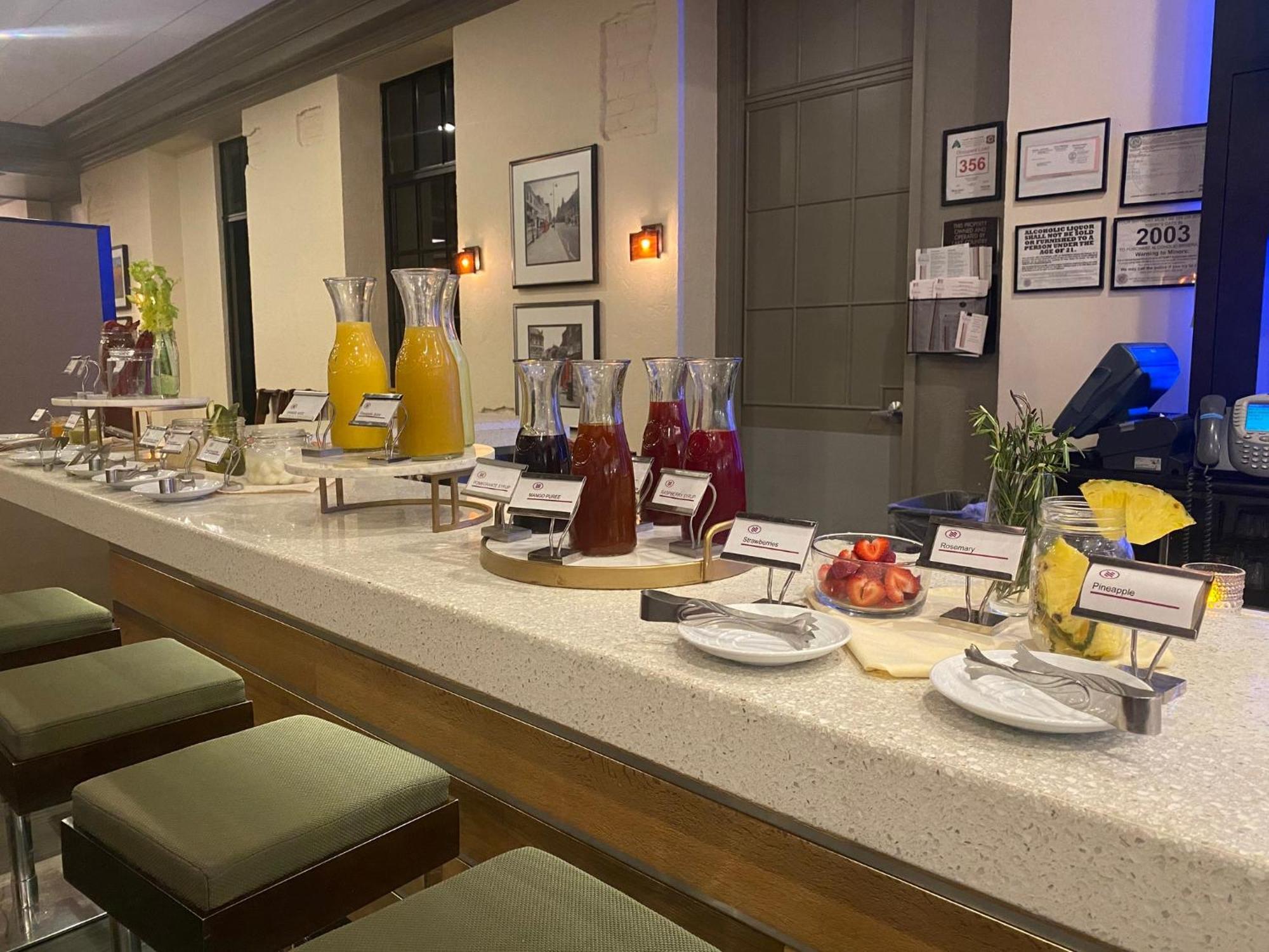 Crowne Plaza Lansing By Ihg Hotel Екстериор снимка