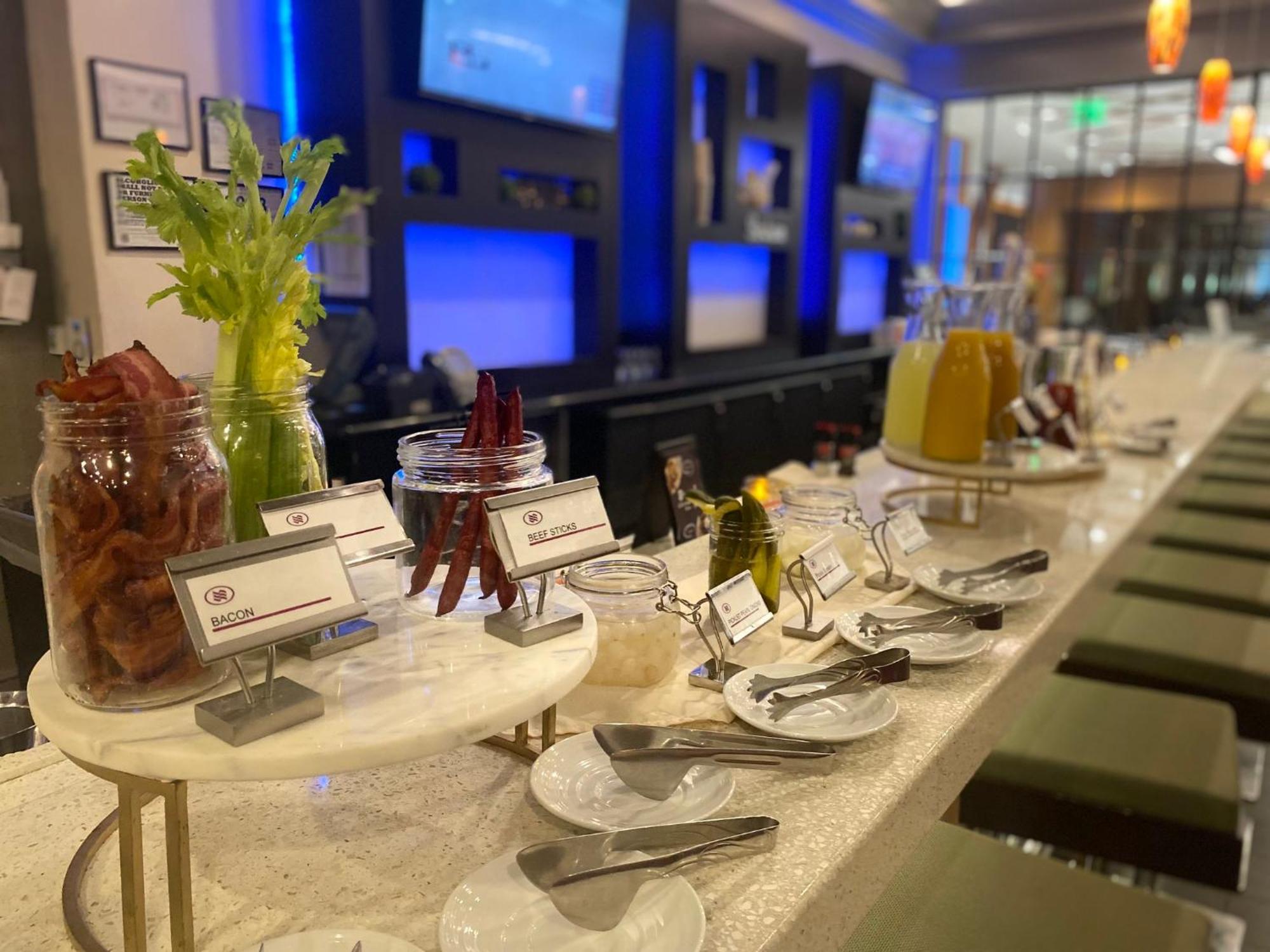 Crowne Plaza Lansing By Ihg Hotel Екстериор снимка